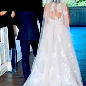Tulle and lace appliqué bridal veil